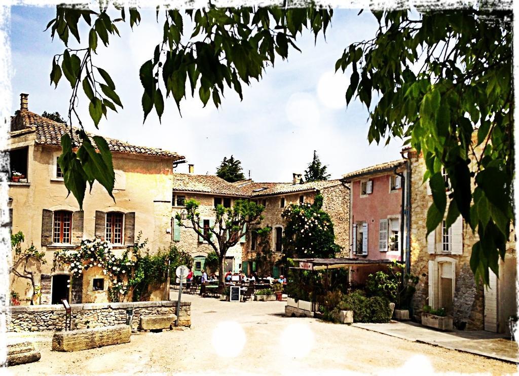 Le Petit Cafe Bed and Breakfast Oppède Exterior foto