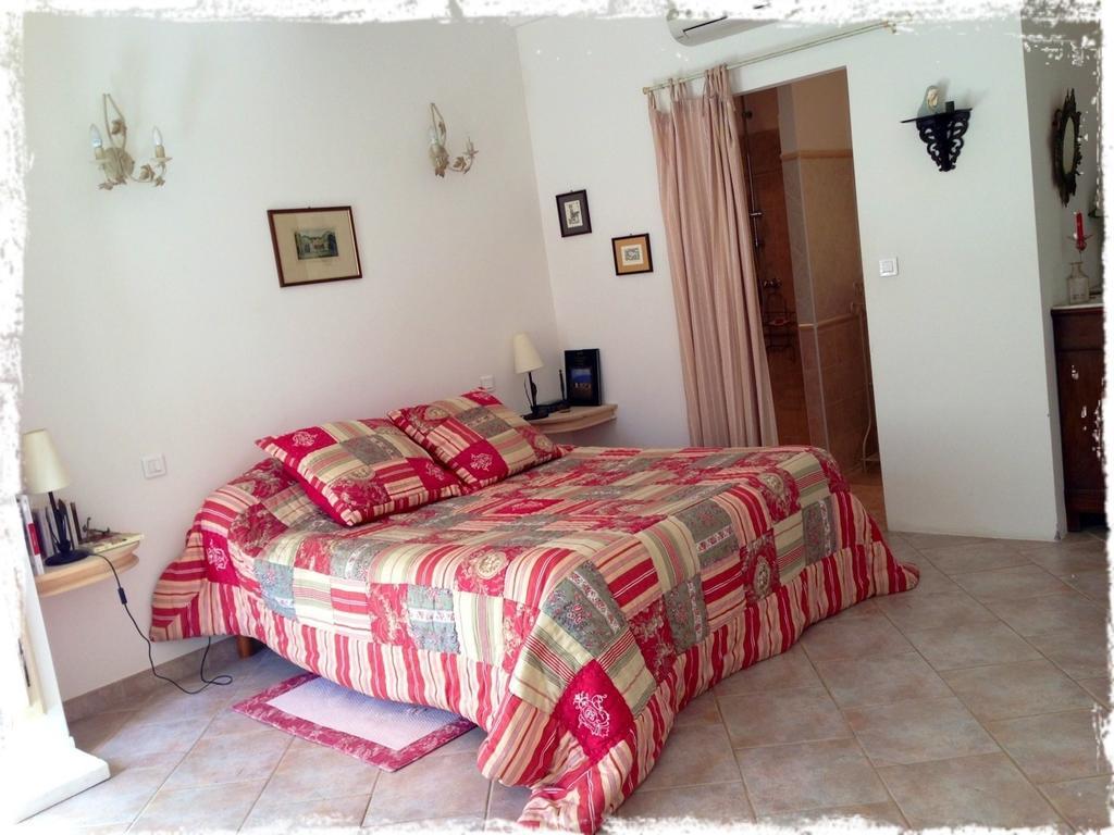 Le Petit Cafe Bed and Breakfast Oppède Habitación foto